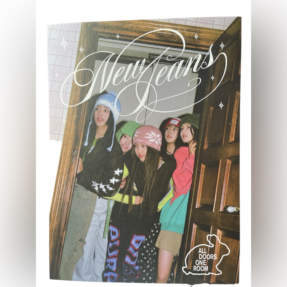 NEW JEANS 🐰🐰“All Doors One Room” post card